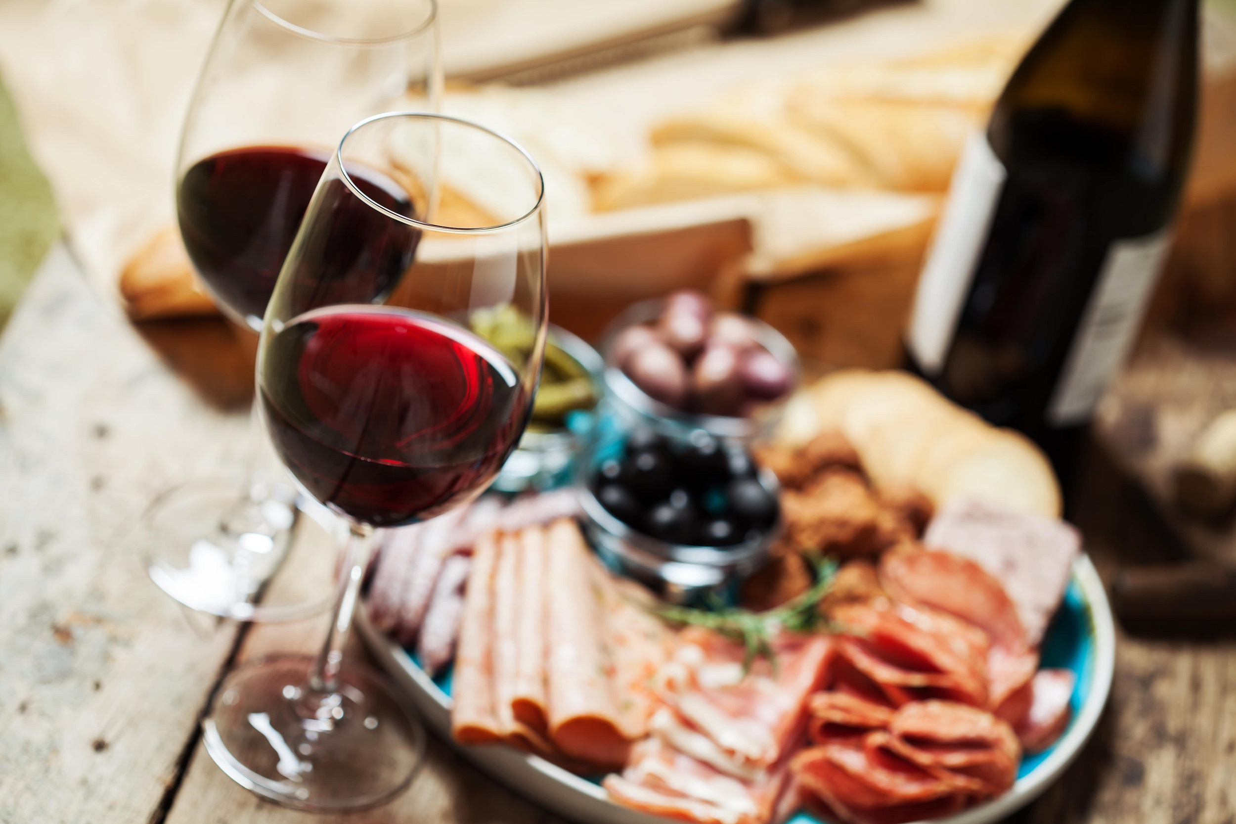 Saiba o que custa o copo de vinho às refeições